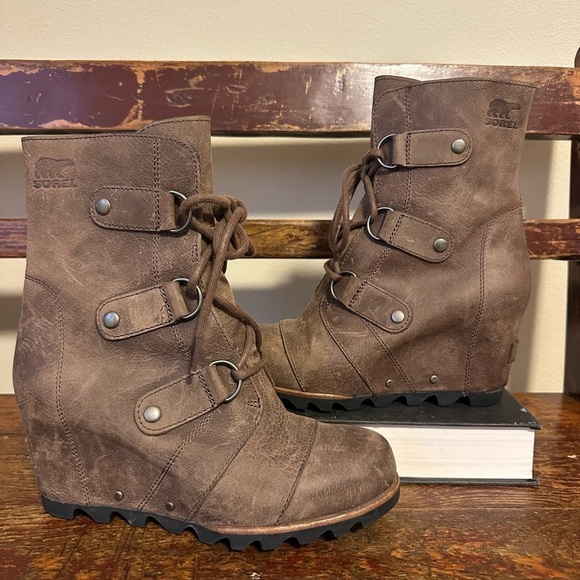 SOREL Joan Of Arctic Wedge Mid Calf Boot Dark Fog Distressed Brown Booties - Picture 15 of 15
